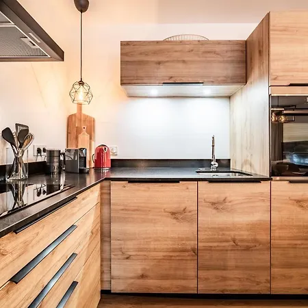 Apartment Osmose 002, Chatel - By Emerald Stay
