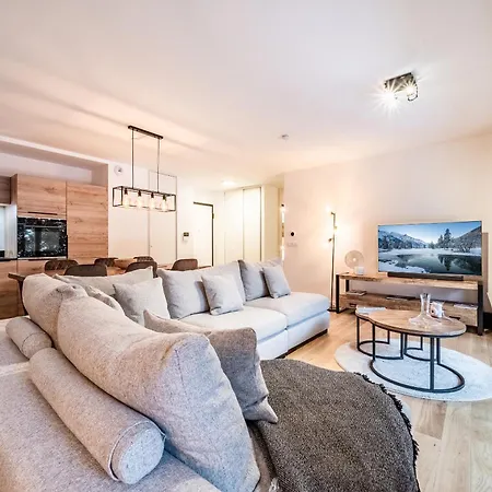 Apartment Osmose 002, Chatel - By Emerald Stay Apartman